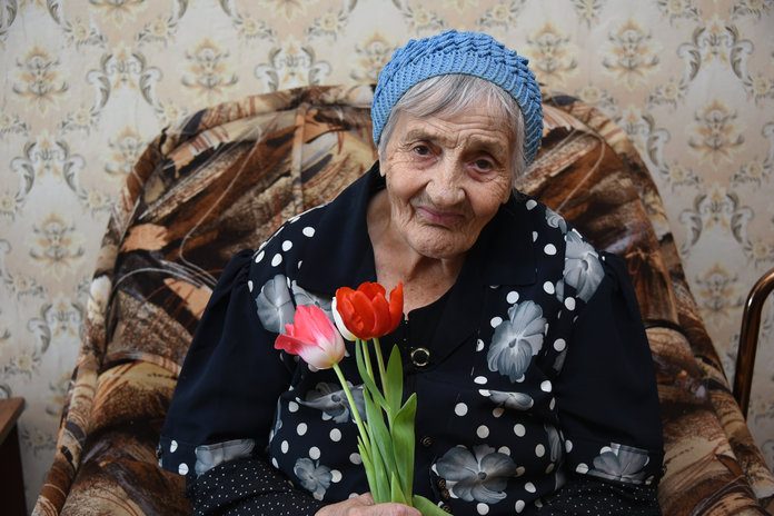 105 лет социальной службе беларуси. Мария Стрельникова долгожительница. Долгожительница 105 лет. Бабушка 105 лет. Глухонемая долгожительница.