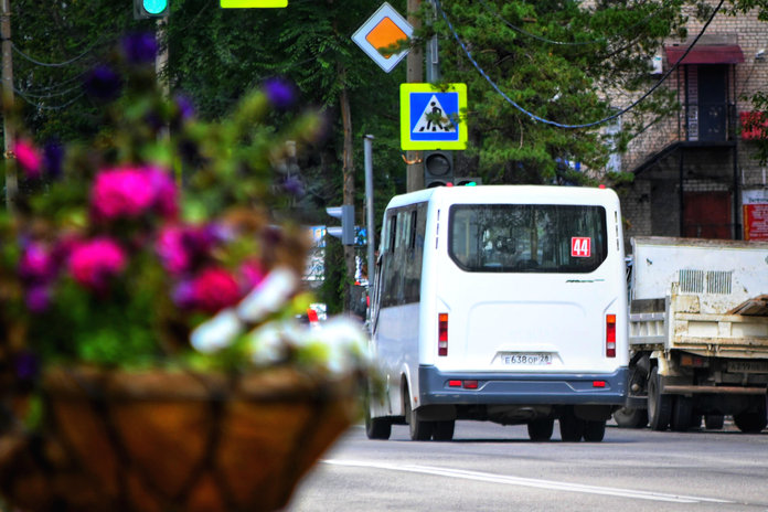 Транспорт ленина. Парад автобусов. Движение по автобусным остановкам. Автобус 13. Автобусная остановка в 90 года.