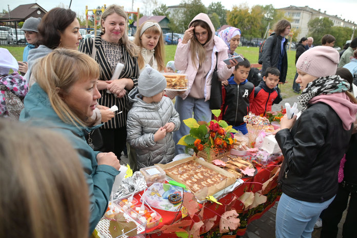 Прошла ярмарка. Ярмарка дары осени. Ярмарка в школе. Школьная осенняя ярмарка. Ярмарка дары осени в школе.