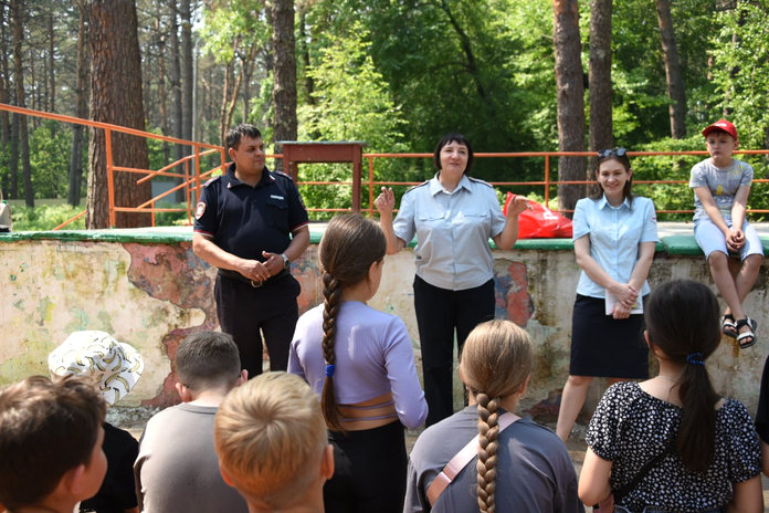 Первая смена в детском лагере ЗабЖД «Сосновый бор» началась с акции «Безопасные каникулы»