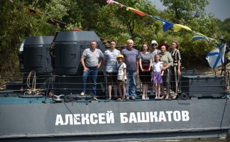 Кораблю Детского морского центра в Свободном дали имя героя-земляка